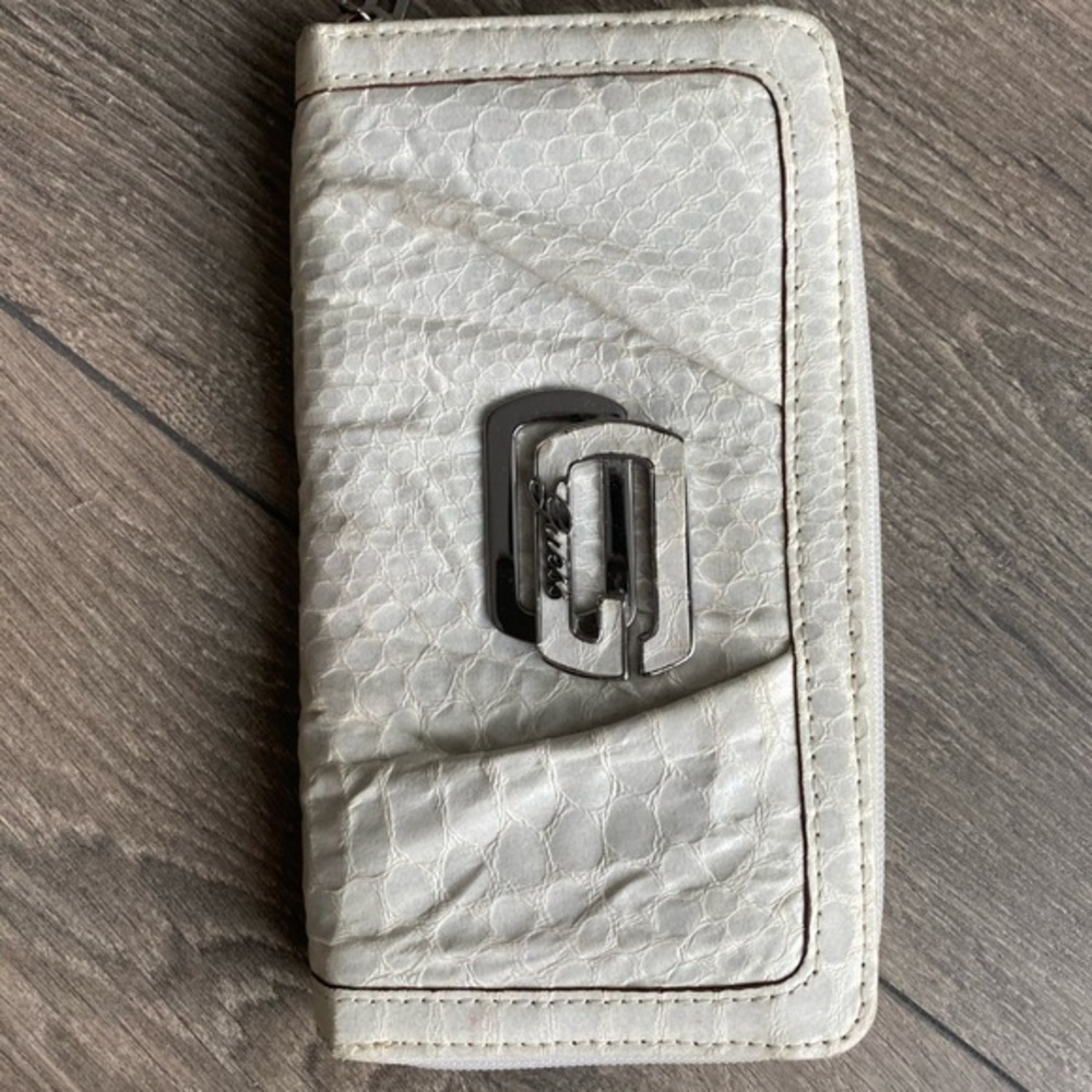 NWOT - White Guess Wallet